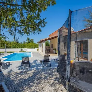 Desapemani Villa